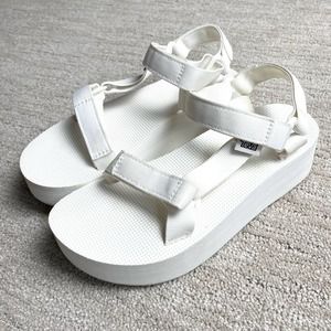 TEVA Flatform Universal Platform Sandal Size 8 White